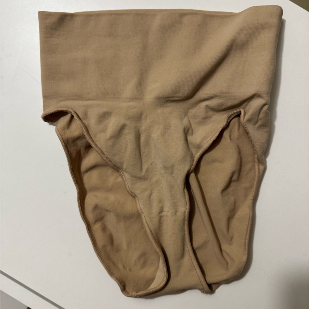 SKIMS Beige Shapewear S/M NEW
